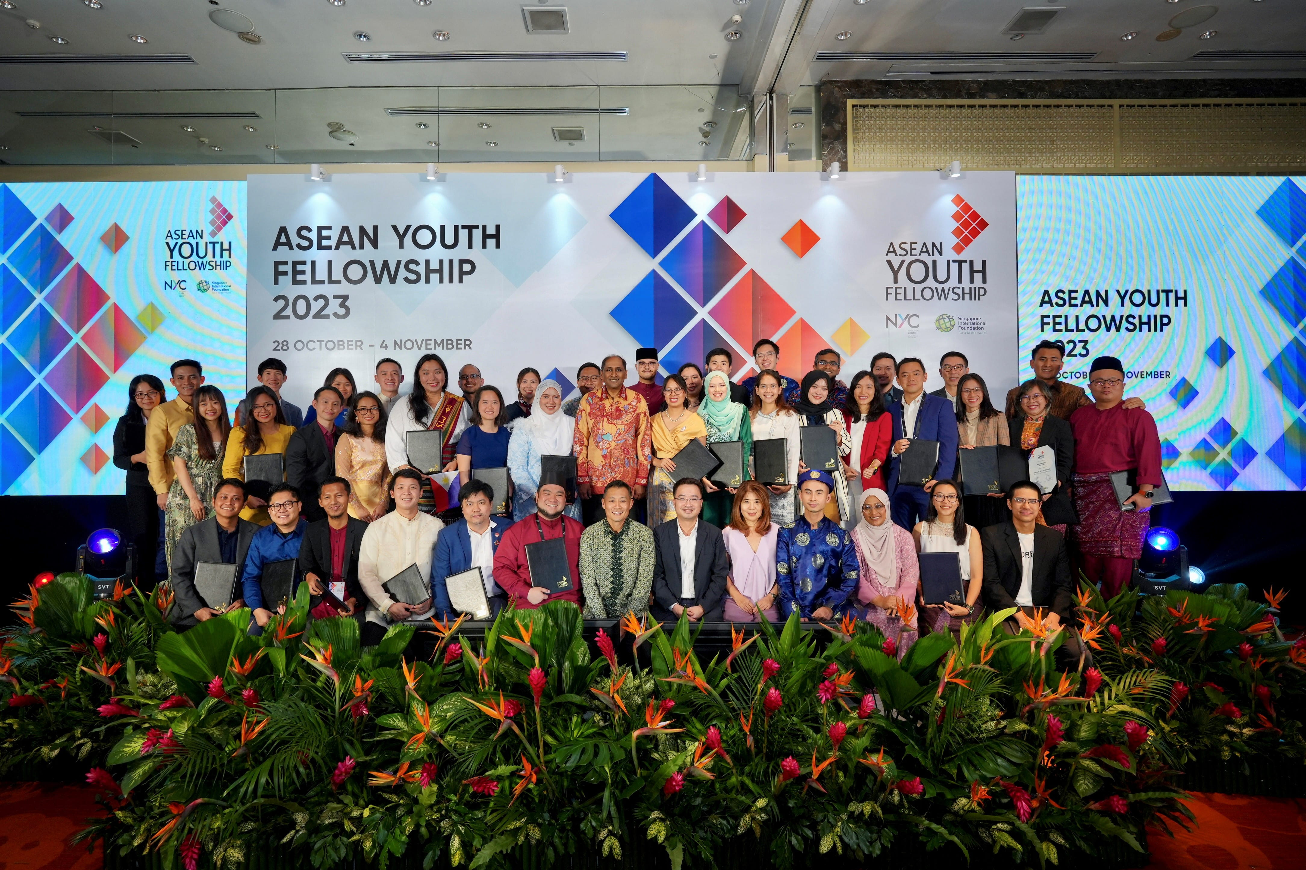 Group photo of the Fellows with Singapore’s Ambassador to the Socialist Republic of Vietnam Mr Jaya Ratnam