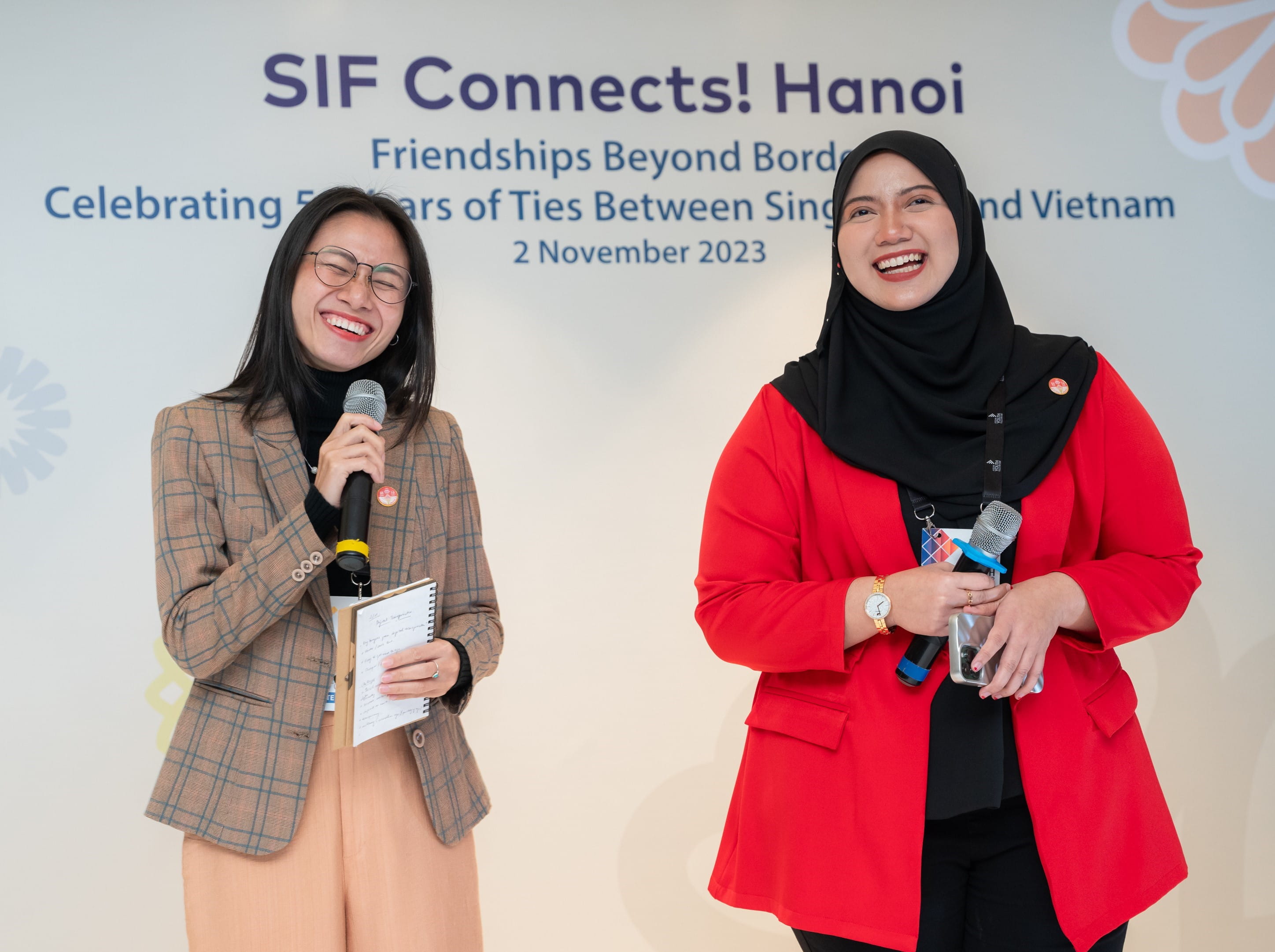 2 ASEAN Youth Fellows Ms Nguyen Thi Huyen from Vietnam and Ms Amalina Abdul Nasir from Singapore shared their experiences on the programme