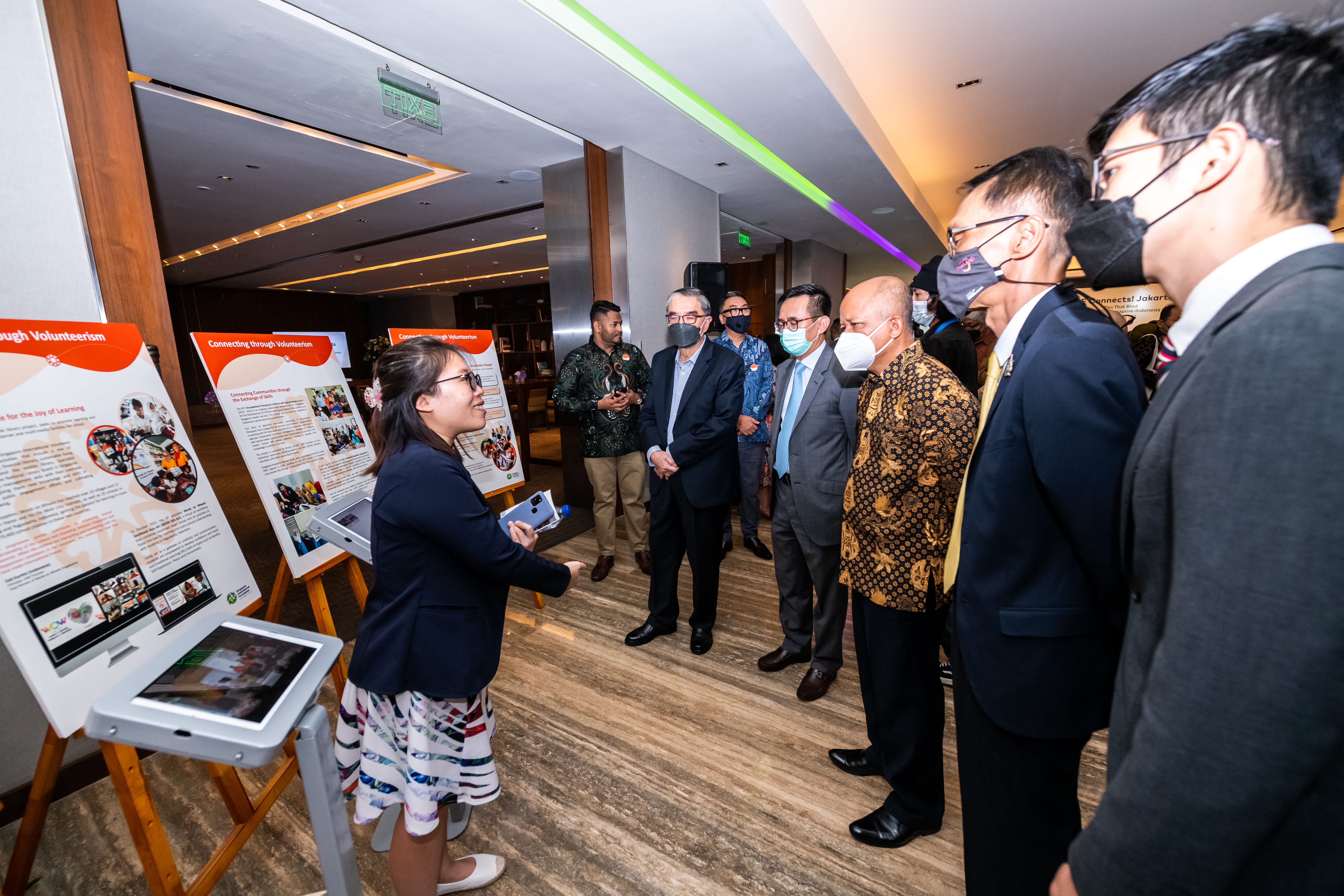 VIPs from the diplomatic community learning more about the SIF’s work in Indonesia during a tour at SIF Connects! Jakarta 
