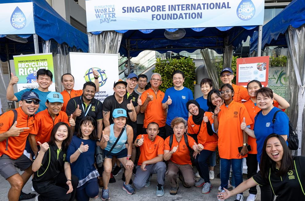 Singapore International Volunteers and SIF staff at the starting point to Walk for Water’