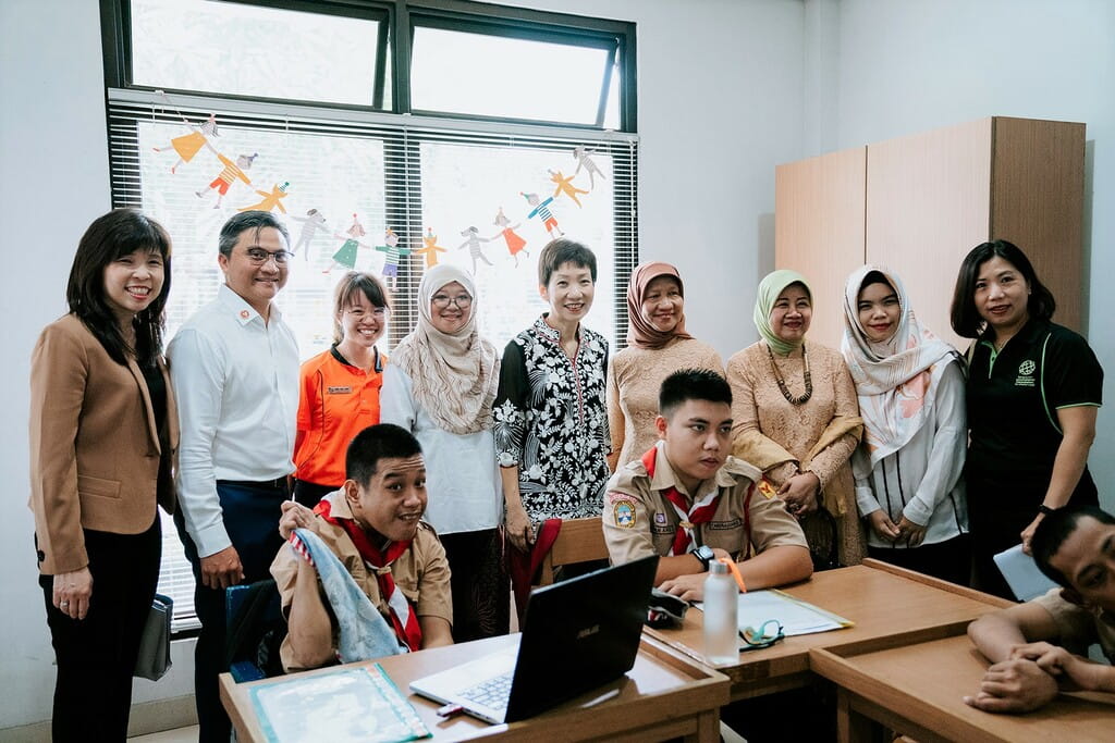 Minister for Culture, Community and Youth, Ms Grace Fu (standing, centre) and Members of Parliament Ms Jessica Tan and Mr Saktiandi Supaat (standing, first and second from left) also visited the SIF’s project in Jakarta, Indonesia to observe classroom teachings in occupational therapy led by SIV, Ms Png Hui Jun (in orange)