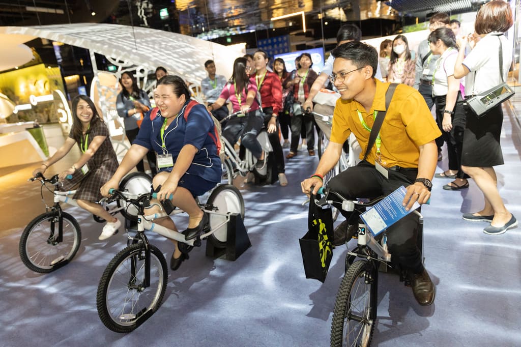 A visit to the Singapore Sustainability Gallery at Marina Barrage gave participants insights into Singapore’s commitment to sustainable development, including building infrastructure for alternative modes of transport